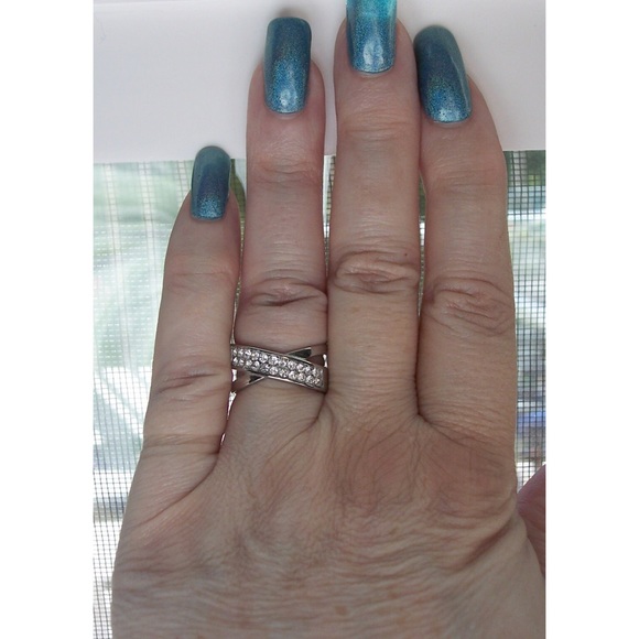 STAINLESS STEEL Top Grade Crystal Crossover Ring - Picture 11 of 16